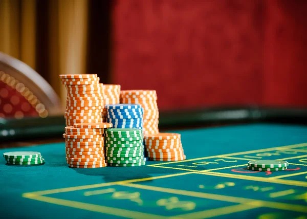 Bandar Poker cards and dealer on slotqu88 login live stream